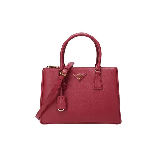 PRADA Сумки через плечо Женские