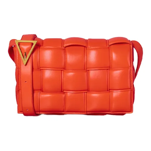 Bottega Veneta Padded Cassette Сумки через плечо Женские