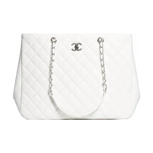 CHANEL Сумки через плечо Женские