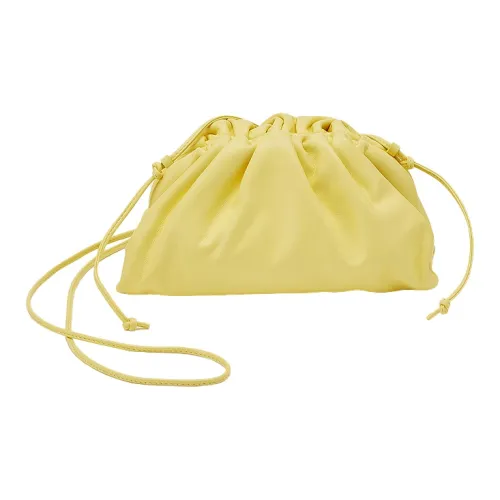 Bottega Veneta POUCH Cloud Bag Коровья кожа Cloud Bag Сумка через плечо Мини Женский Ярко-желтый