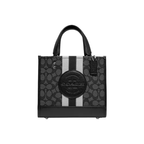 COACH Dempsey Клатчи Женские