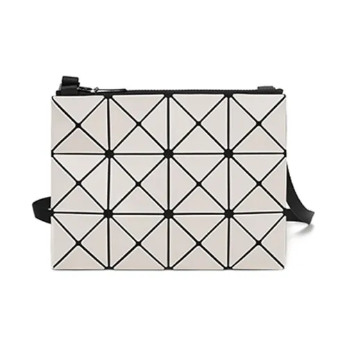 ISSEY MIYAKE Сумки через плечо Женские