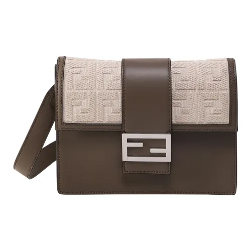 FENDI Сумки через плечо Женские