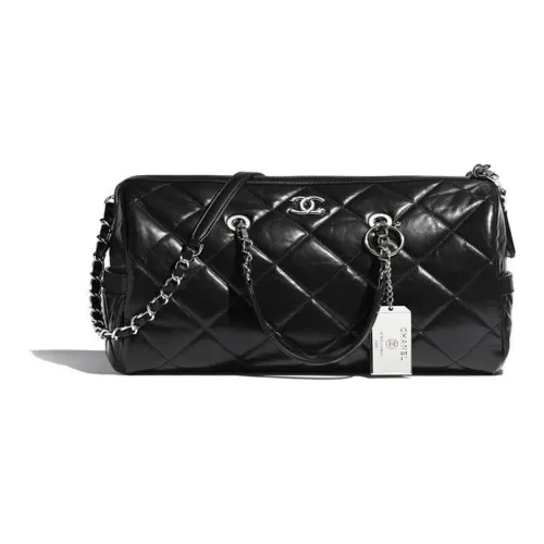 CHANEL Сумки через плечо Женские