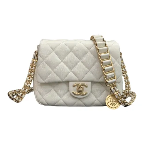 CHANEL Classic Flap CF Coin Collection С рельефом Тисненый Телячья кожа Сумка с клапаном Сумка через плечо Мини Женская Белая
