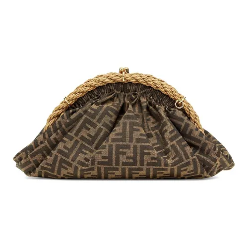 FENDI Женские клатчи