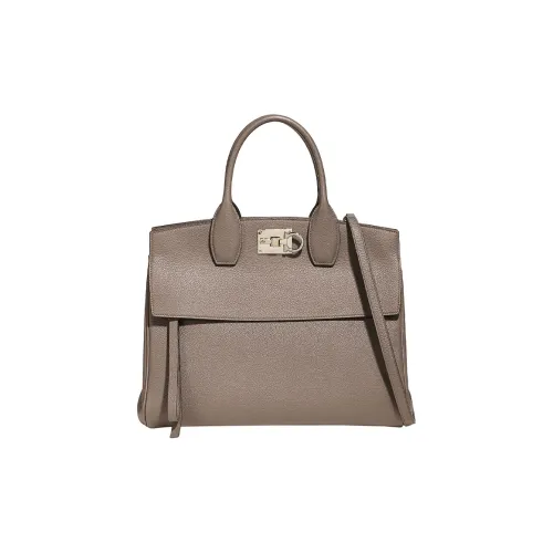 FERRAGAMO Studio Крупнозернистая текстура Коровья кожа Сумка для покупок Средняя Женская Бежевая