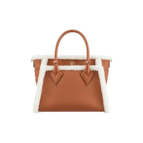 LOUIS VUITTON On My Side Коровья крупнозернистая кожа Через плечо Одно плечо Сумка Маленькая Женская