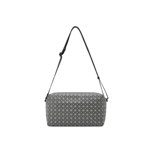 ISSEY MIYAKE Сумка через плечо Saddle Мужская