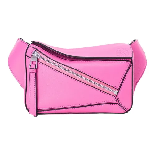 LOEWE Пазл Гладкий Телячья кожа Бананка Мини Женские Розово-красный