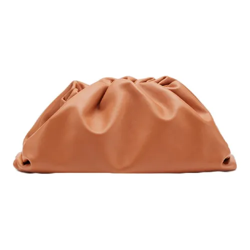 Bottega Veneta POUCH Cloud Сумка Клатч из коровьей кожи Женская Глиняный Розовый