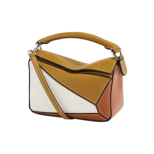 LOEWE Пазл Коровья кожа Геометрический Сумка Портативный Сумки кроссбоди Сумка через плечо Мини Women's White Коричневый