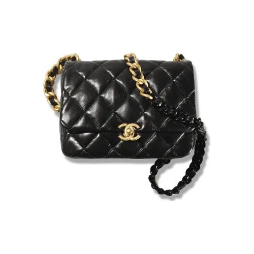 CHANEL Сумки через плечо Женские