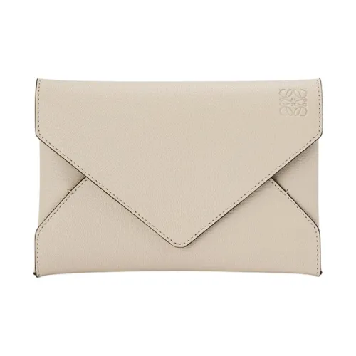 LOEWE Клатчи Женские