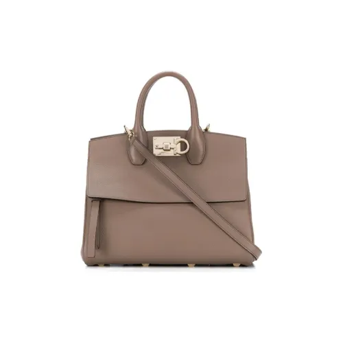 Ferragamo Телячья кожа Одно плечо Сумка Стандартная Женская Светло-коричневая
