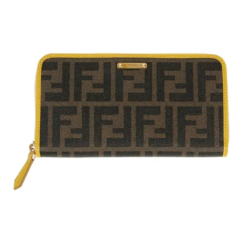 FENDI Женские кошельки