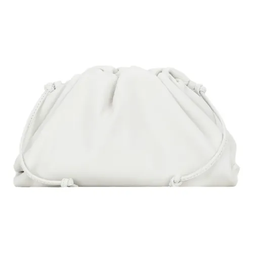 Bottega Veneta POUCH Cloud Сумка Коровья Кожа Ручная Сумка через плечо Сумка на плечо Женская Кремово-белая