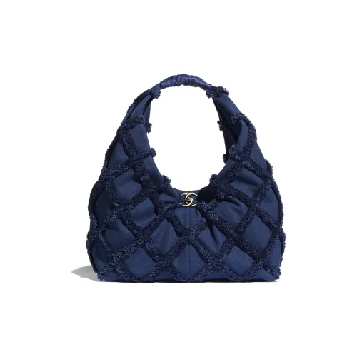 CHANEL Сумки через плечо Женские