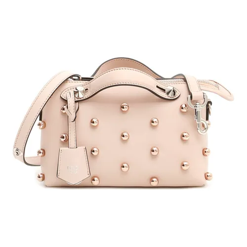 FENDI Телячья кожа Сумка через плечо Женская Светло-розовая