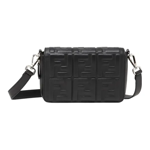 FENDI Сумки через плечо Женские