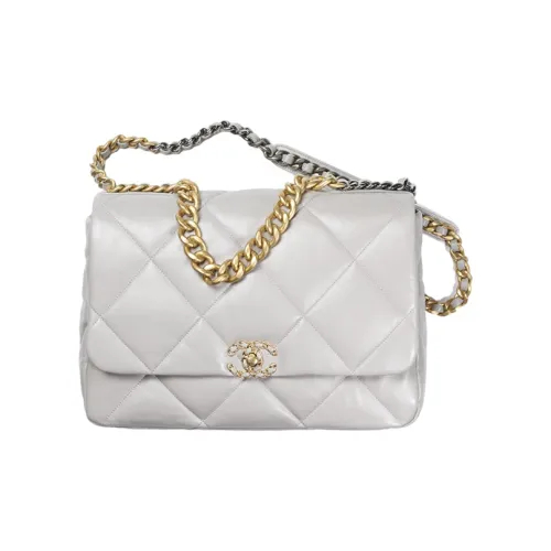 CHANEL Сумки через плечо Женские