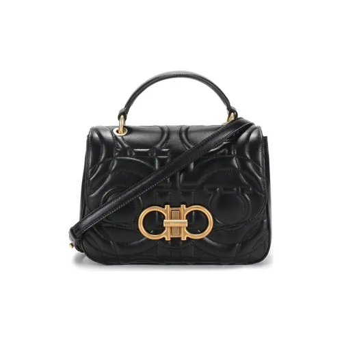 FERRAGAMO Коровья кожа Сумка через плечо Camera Сумка Сумка Сумка через плечо Маленькая Женская Черная