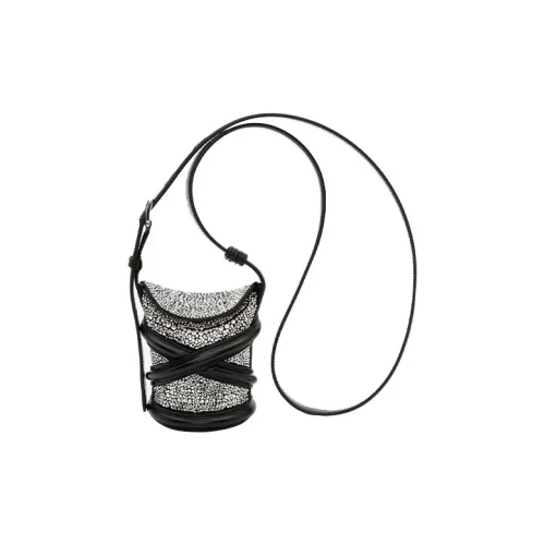 Alexander McQueen THE CURVE BAG Сумка из гладкой коровьей кожи ведрообразной формы сумка через плечо мини женская черный серебристый