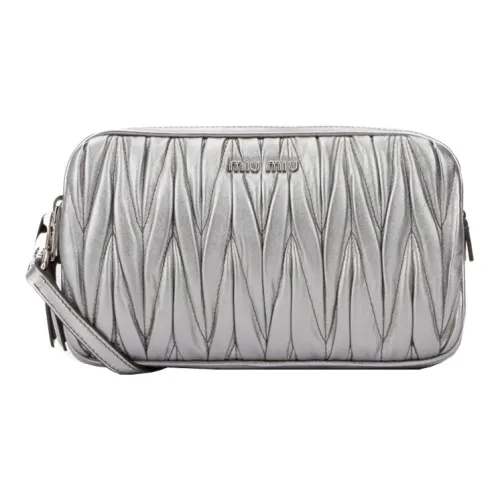 MIU MIU Сумка через плечо из коровьей кожи женская серебряная