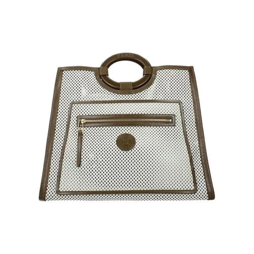 FENDI Женские клатчи