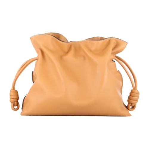 LOEWE Клатчи Женские