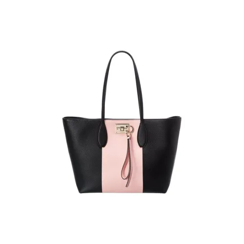 Ferragamo Клатчи Женские