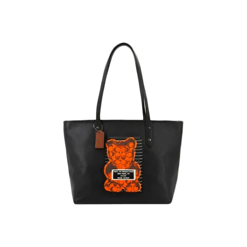 COACH Городские Сумки через плечо Женские