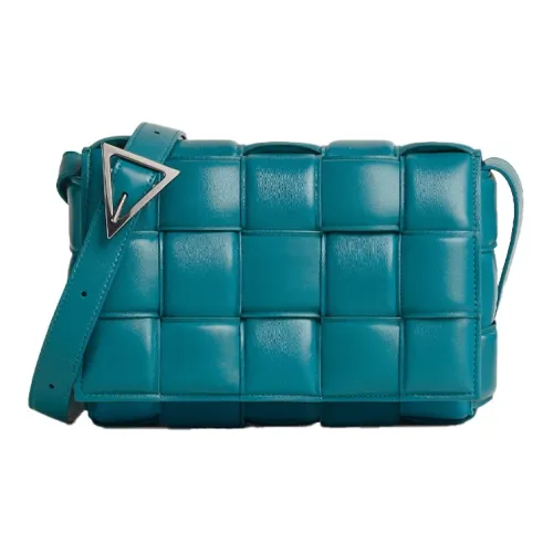 Bottega Veneta Padded Cassette Sheepskin Pillow Bag Crossbody Bag Shoulder Bag Women's Sparkling Blue Bottega Veneta Padded Cassette Sheepskin Подушка Сумка Сумка через плечо Сумка для плеча Женская Искрящийся Синий