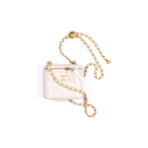 CHANEL Сумки через плечо Женские