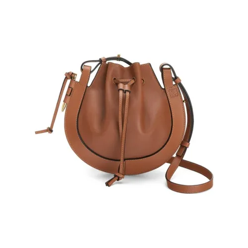 LOEWE Сумки через плечо Женские