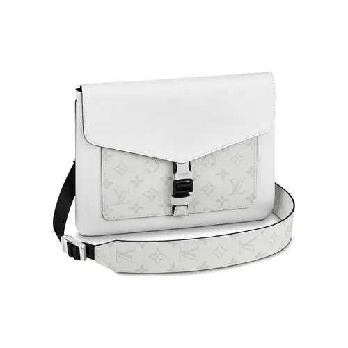 LOUIS VUITTON Сумки через плечо для активного отдыха Мужской