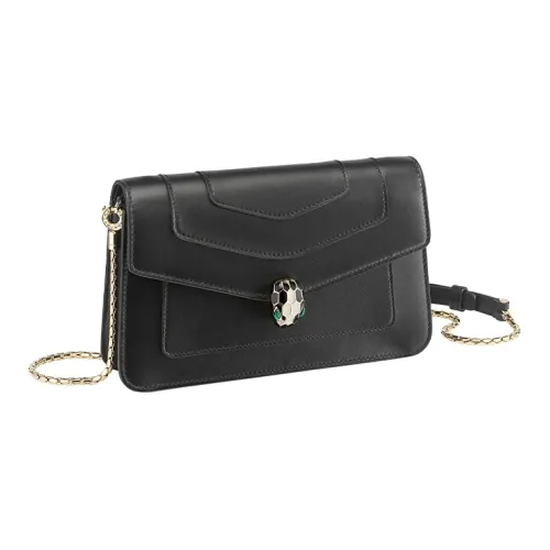 BVLGARI Serpenti Forever Бумажник На Цепочке Мягкая Кожа Теленка Черного Цвета, Кожа Наппа Изумрудно-зеленого Цвета.