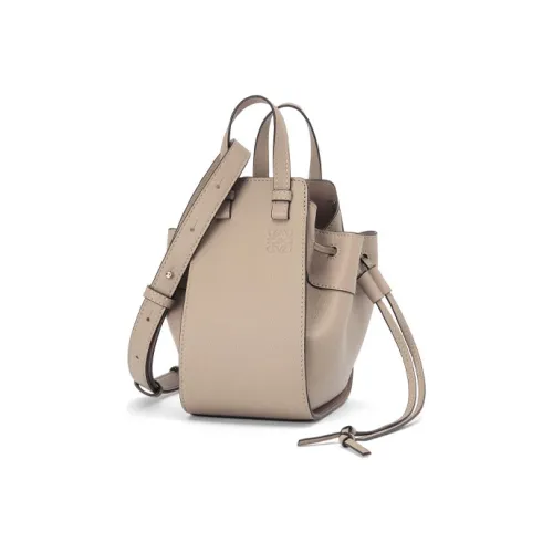 LOEWE Hammock Телячья кожа Hammock Сумка Сумка через плечо Сумка Мини Женская Песочного цвета