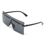 Яркий черный, весь серый.