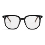 Яркий черный