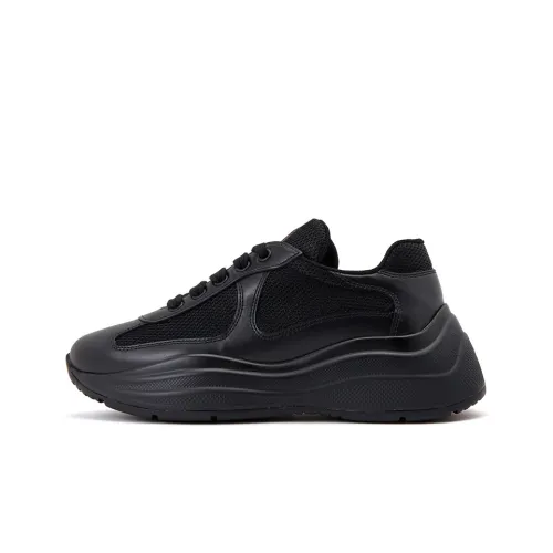 PRADA Низкий топ Повседневная обувь Женская Черная