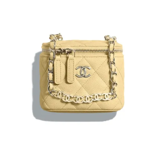 CHANEL Сумки через плечо Женские