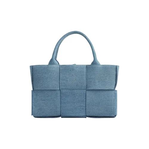 Bottega Veneta Хлопок Выстиранный Деним Сумка-тоут Сумка для покупок Сумка через плечо Сумка мини Женская