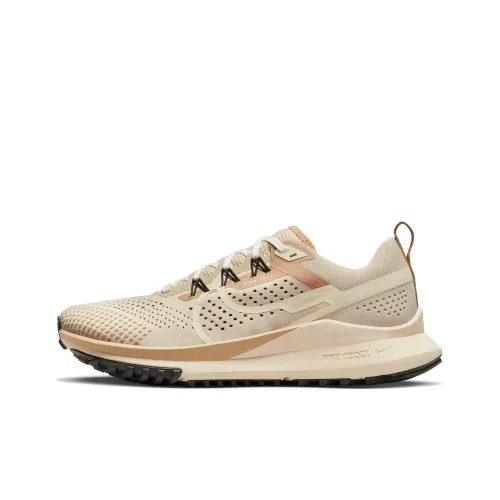Nike Pegasus Trail 4 Low Top Trail Беговые кроссовки Женские Светло-коричневый