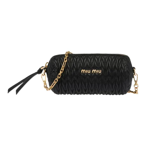 MIU MIU Matelassé Коровья кожа Сумка через плечо Женская Черная