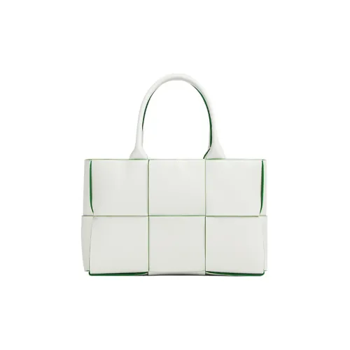 Bottega Veneta Arco с рельефной кожей буйвола тоут-сумка сумка для покупок маленькая сумка женский белый и попугай зеленый