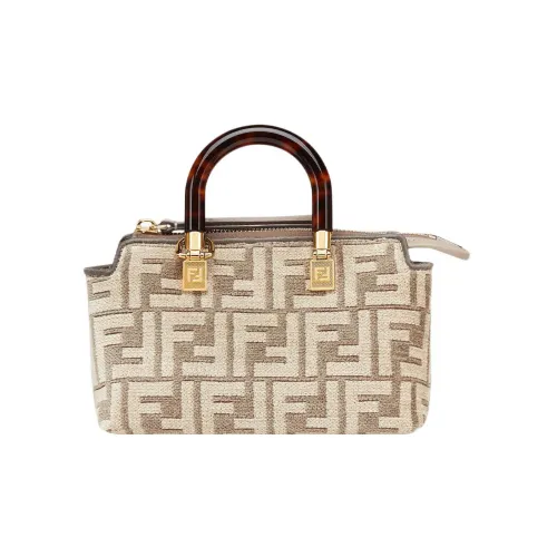 FENDI Сумка из коровьей кожи сумка через плечо мини женская бежевая