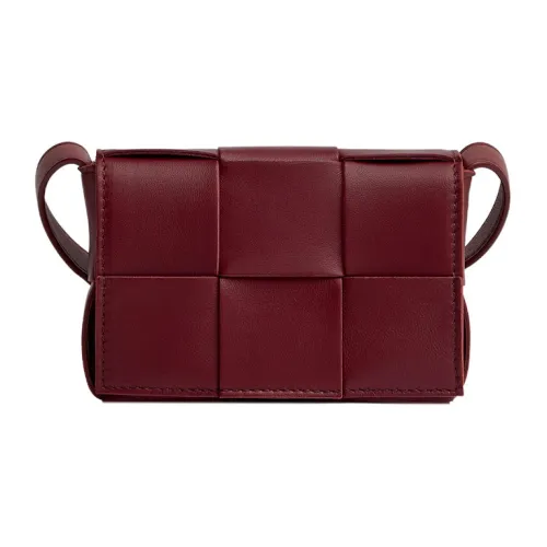 Bottega Veneta CASSETTE Pillow Bag Sheepskin Pillow Bag Crossbody Mini Women's Bordeaux Red Bottega Veneta CASSETTE Подушечная сумка из овчины сумка через плечо мини женский бордовый красный