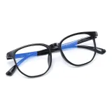 Яркий черный