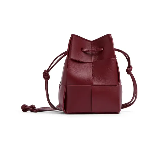 Bottega Veneta CASSETTE Pillow Bag Сумки кросс-боди Женские